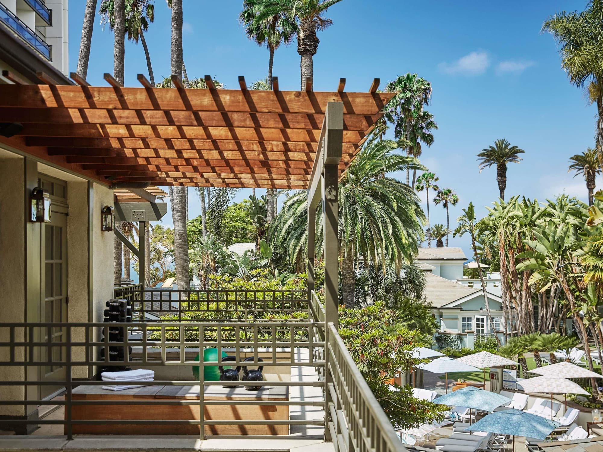 Fairmont Miramar Hotel & Bungalows, Sports and Entertainment