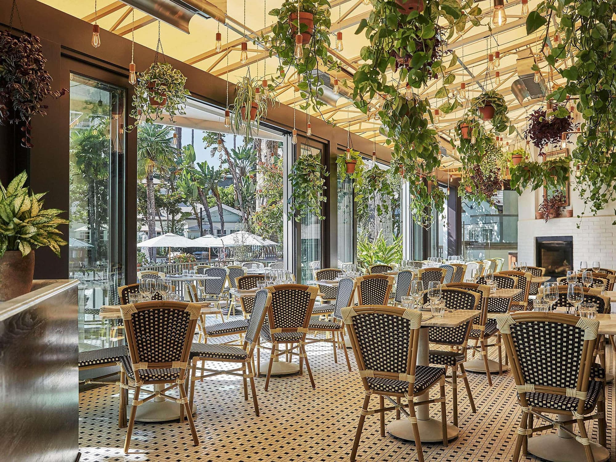 Fairmont Miramar Hotel & Bungalows, Restaurant