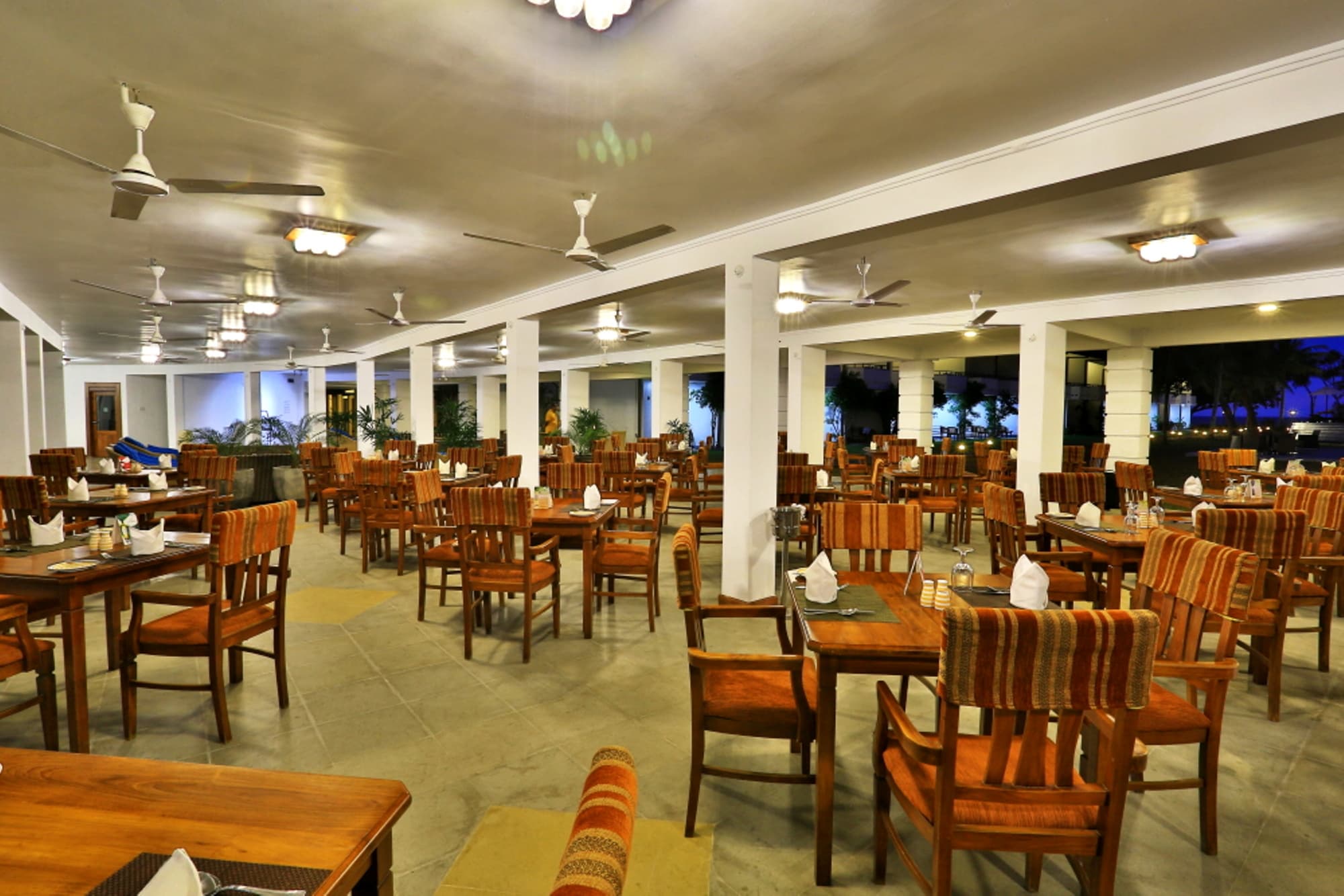 Hibiscus Beach Hotel Kalutara, Restaurant