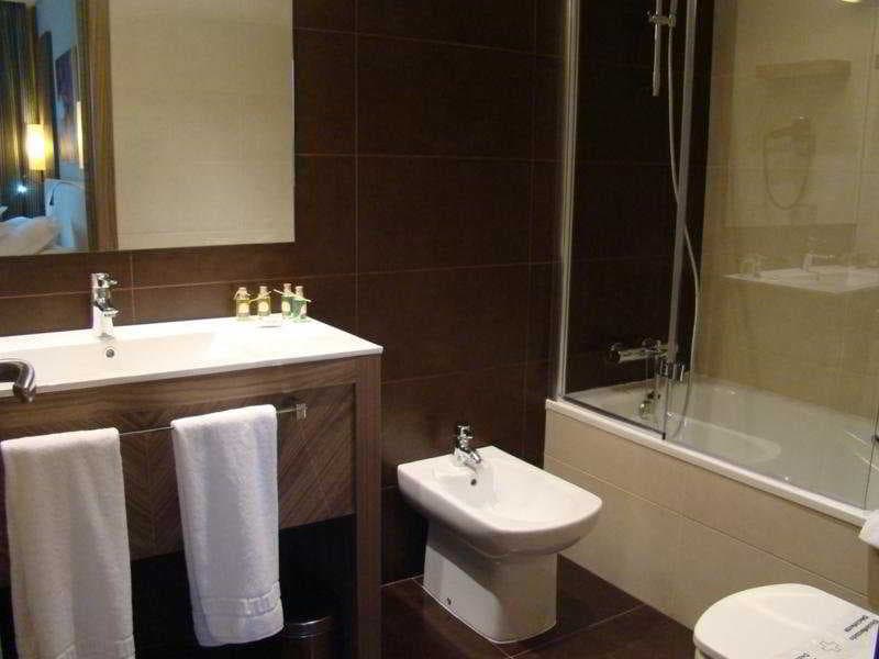 Aroi Ponferrada, Room