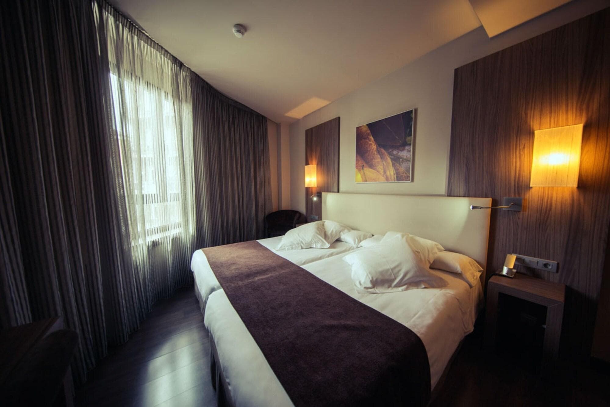 Aroi Ponferrada, Room