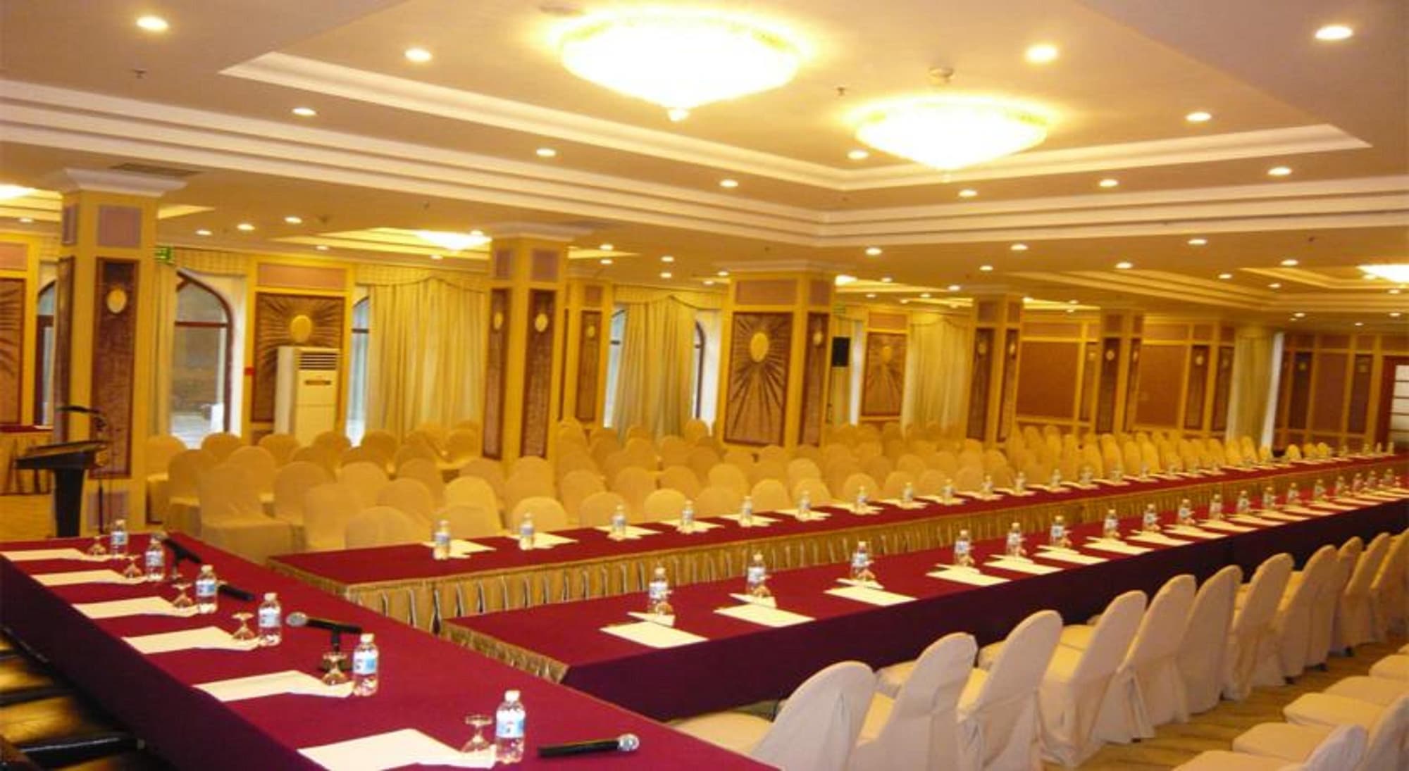 Grand Hotel Europe, Conferences