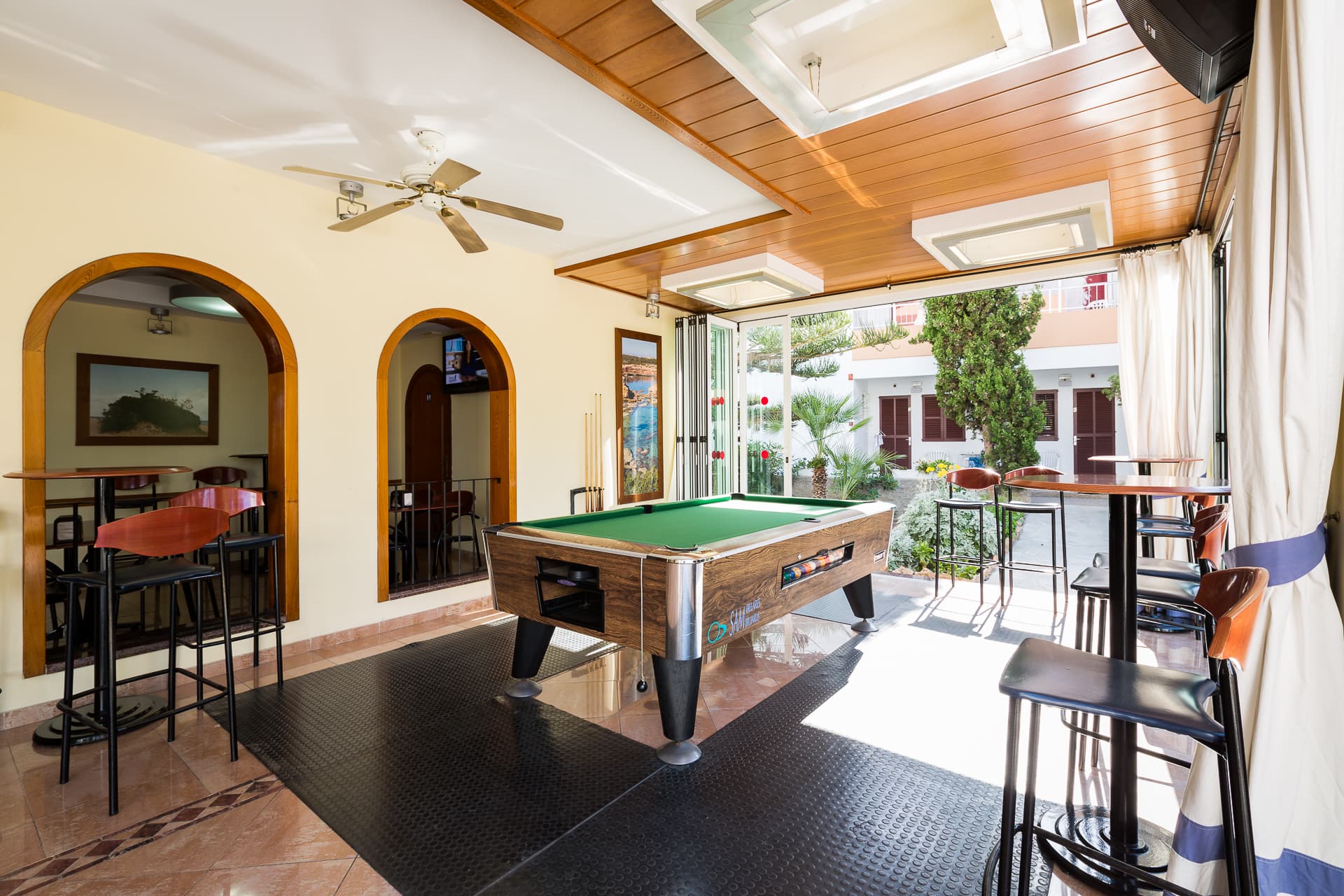 Zodiac Apartamentos, Bar