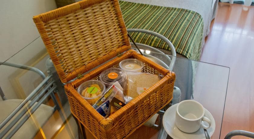 RQ Providencia, Restaurant