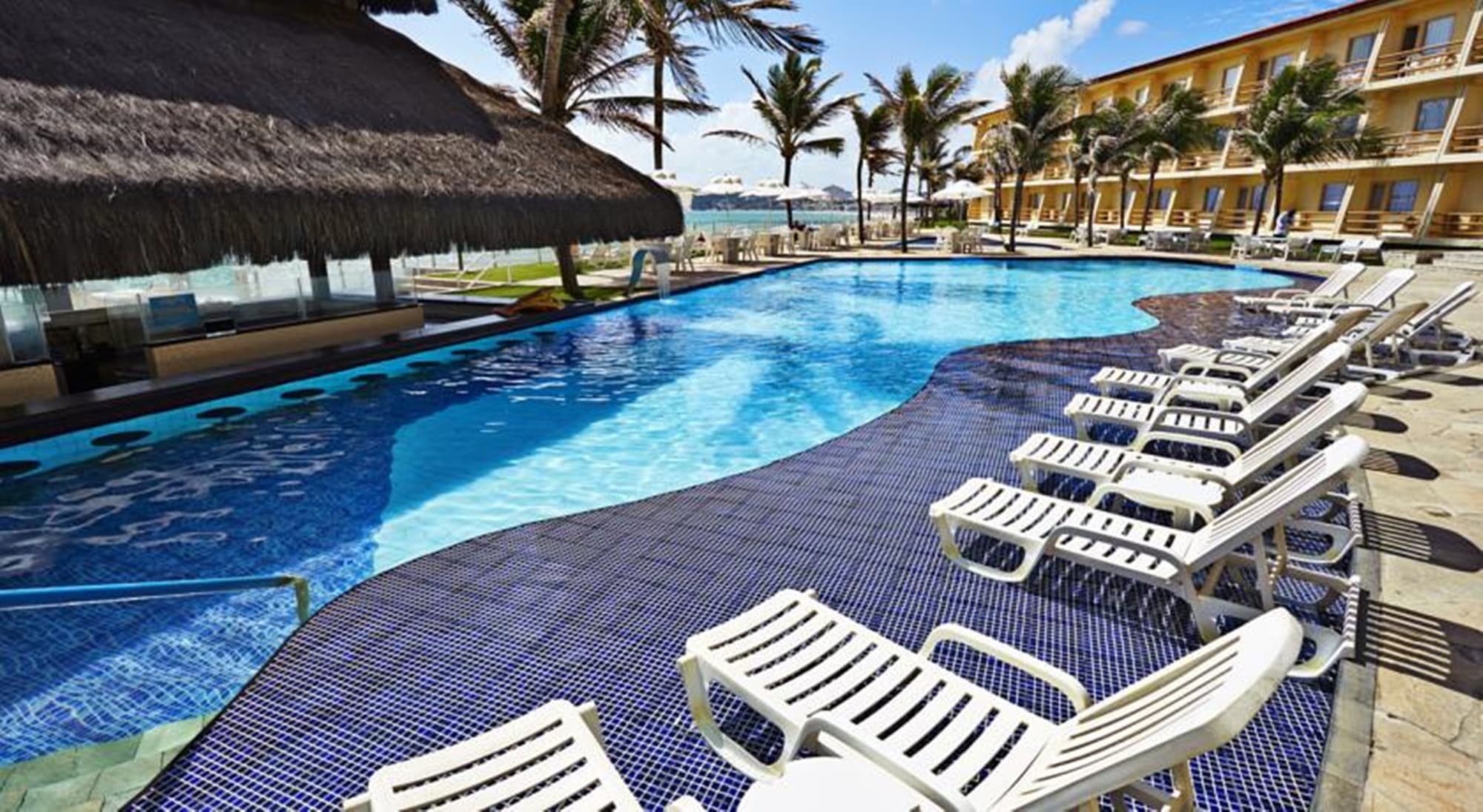 EL Aram Natal Mar, Pool