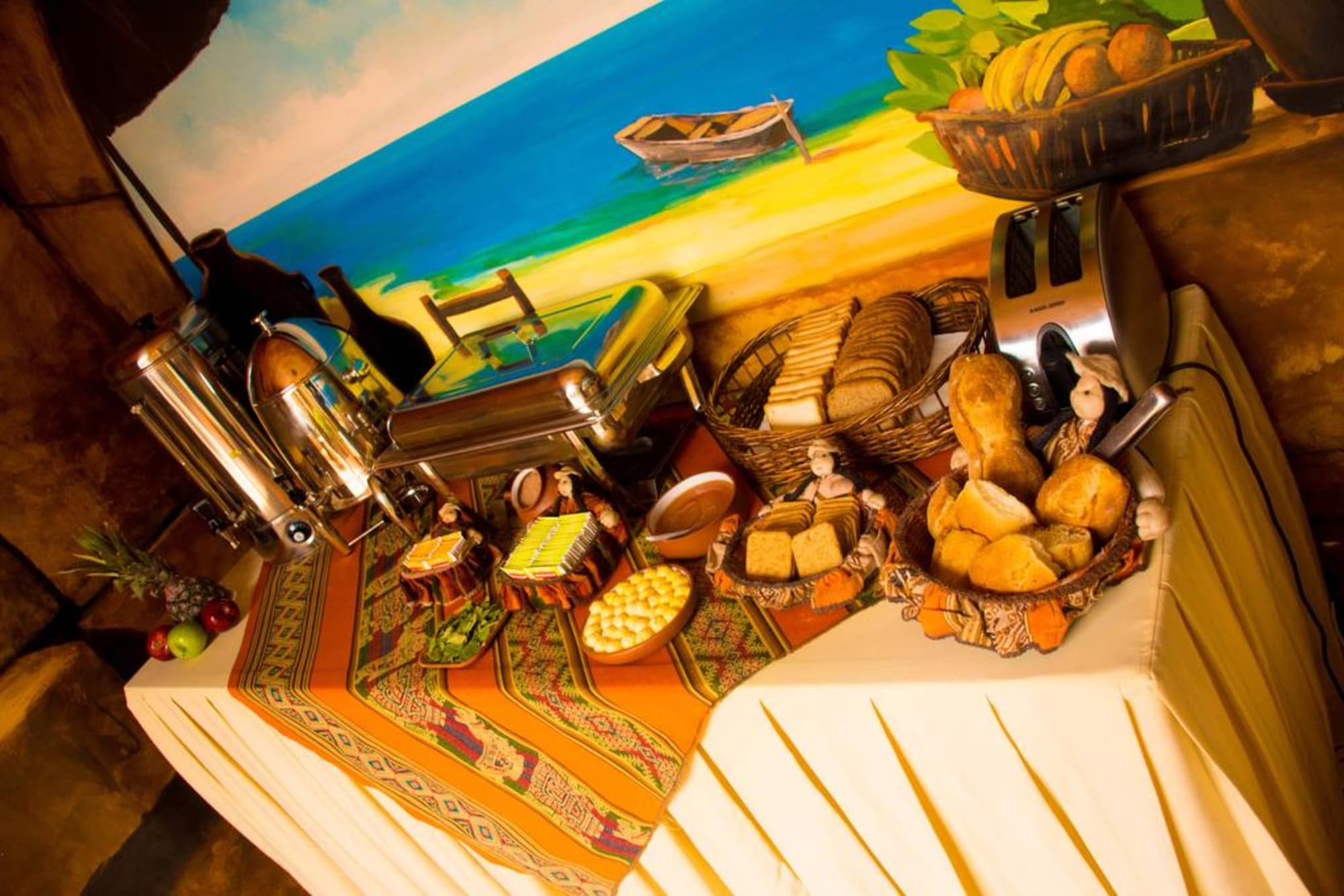 Las Brisas, Restaurant