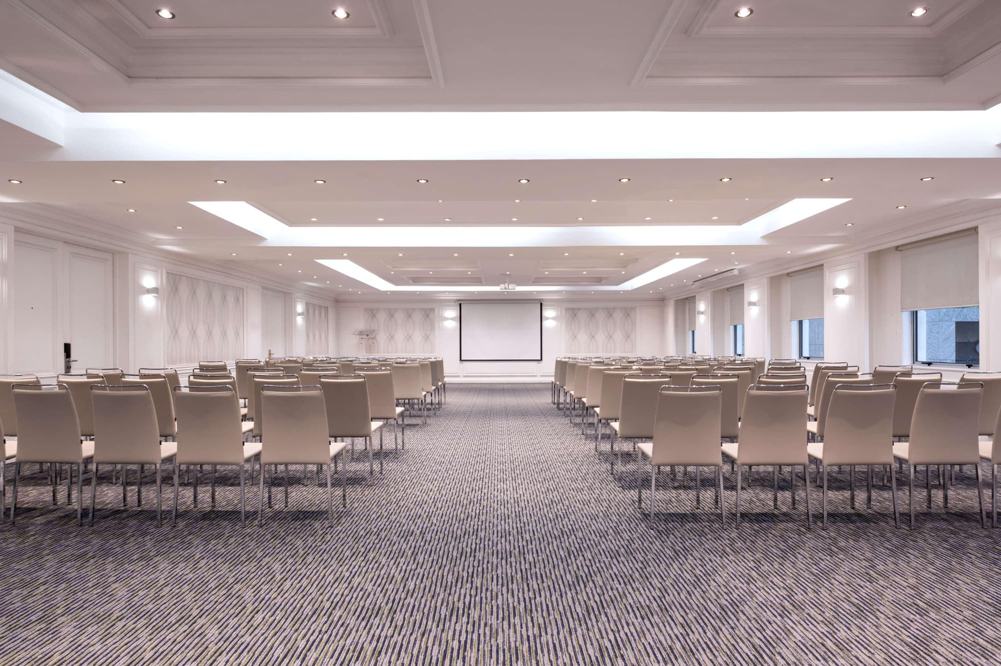 NH Collection Plaza Santiago, Conferences