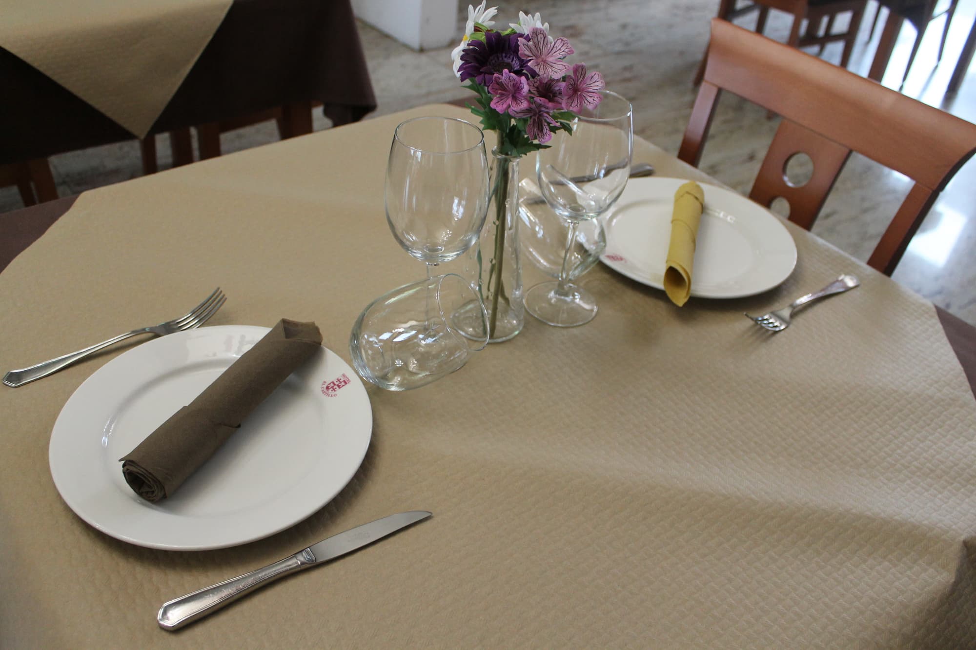 El Castillo, Restaurant