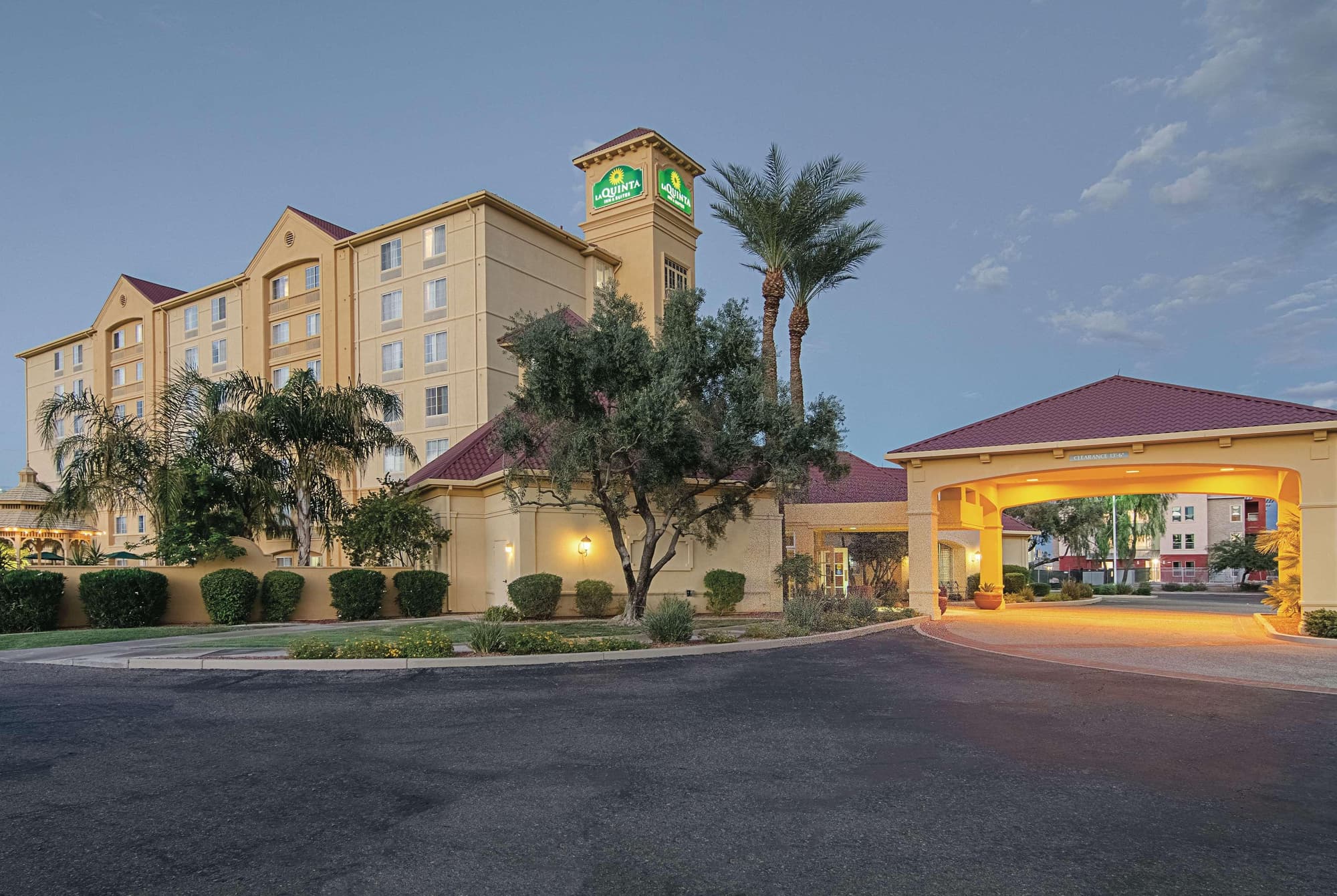 La Quinta Inn &Suites by Wyndham Phoenix Mesa West, General view