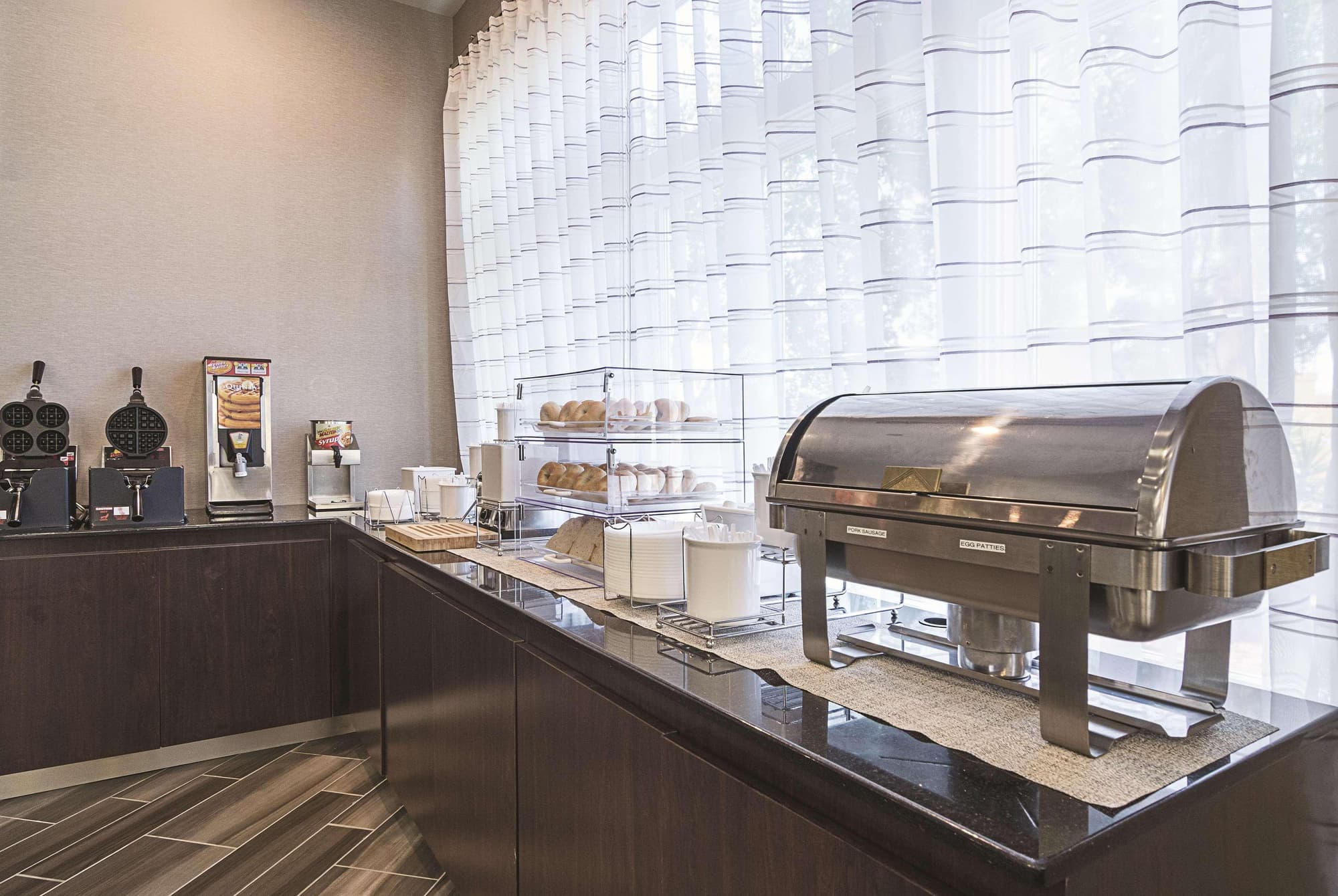 La Quinta Inn &Suites by Wyndham Phoenix Mesa West, Restaurant