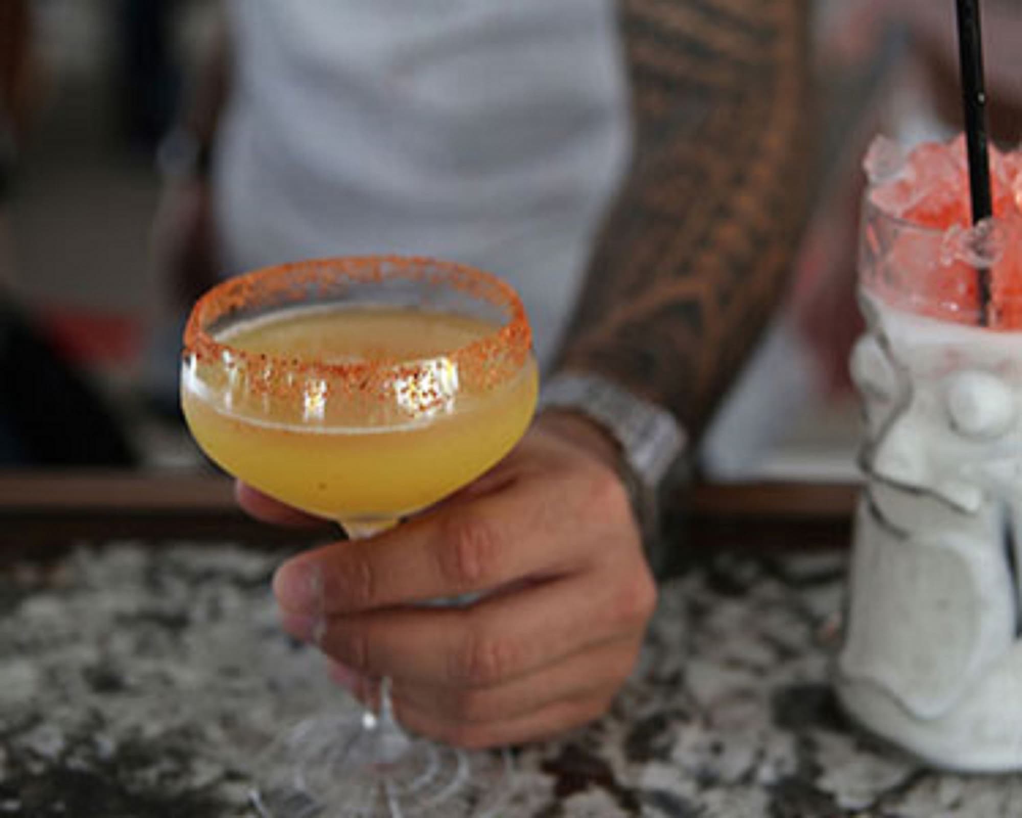 Kenmore Village Hotel, South Beach, Bar