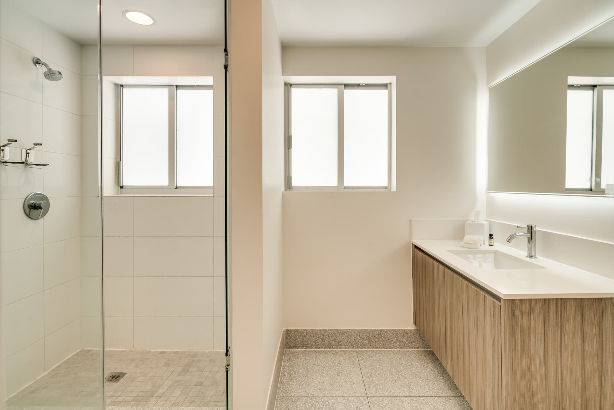 Kenmore Village Hotel, South Beach, Room