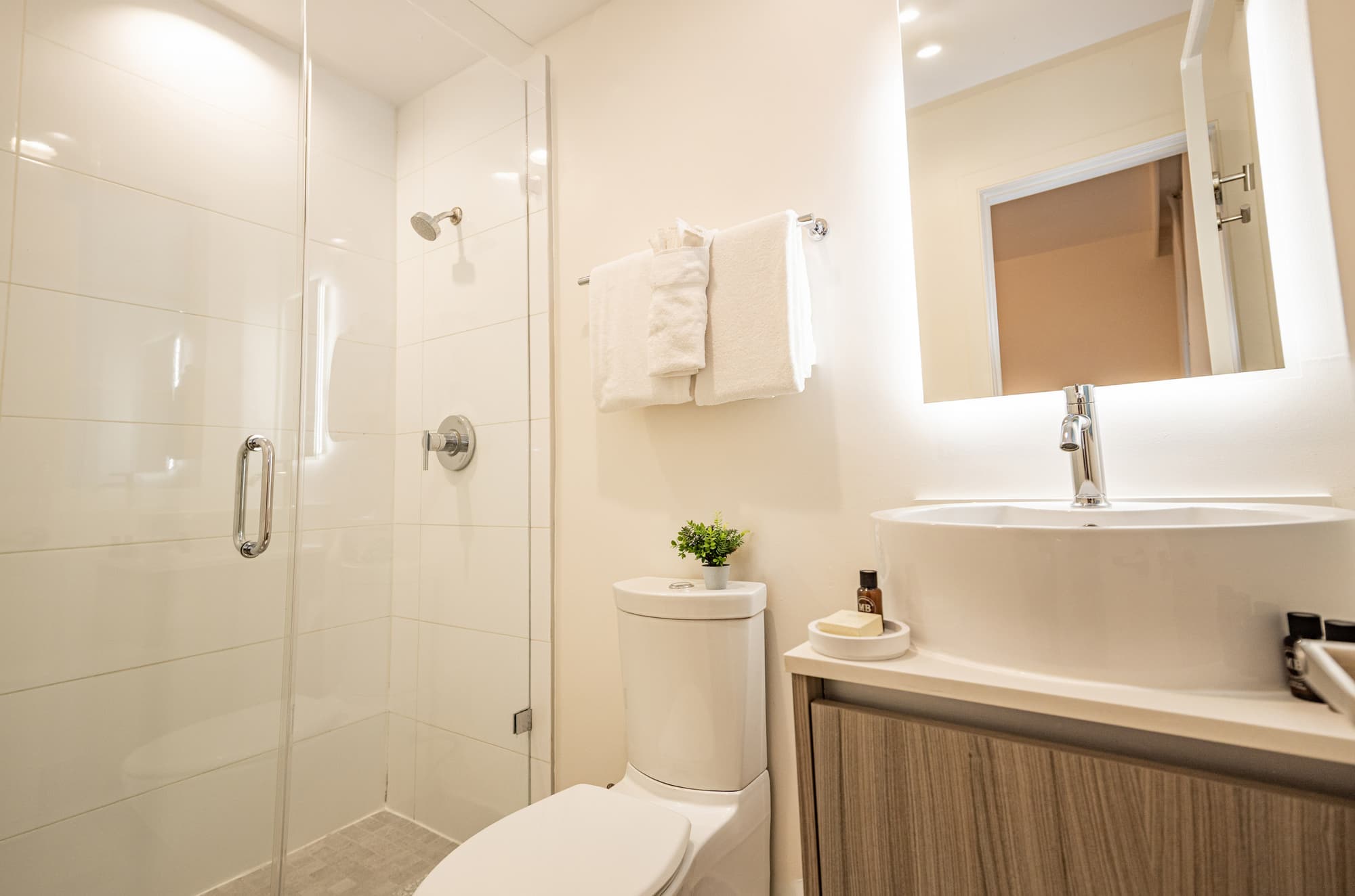 Kenmore Village Hotel, South Beach, Room