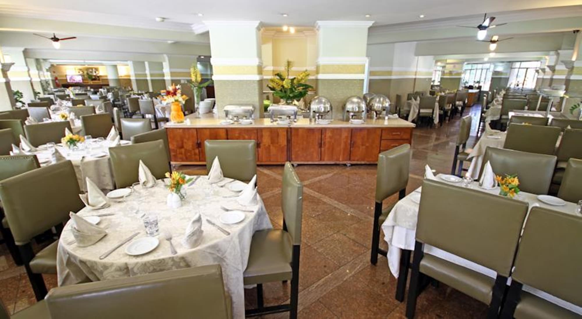 San Raphael, Restaurant