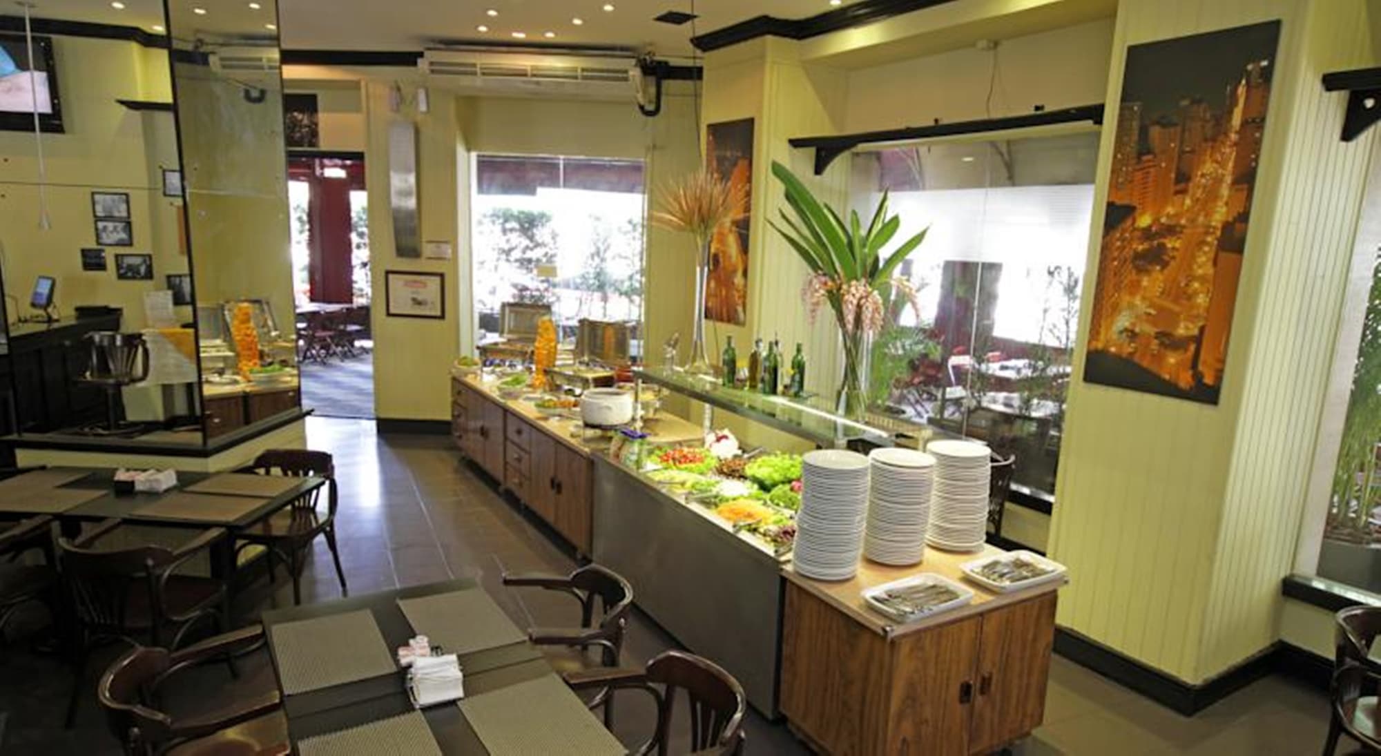 San Raphael, Restaurant