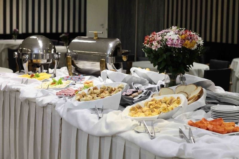 Summit Hotel Monaco, Restaurant