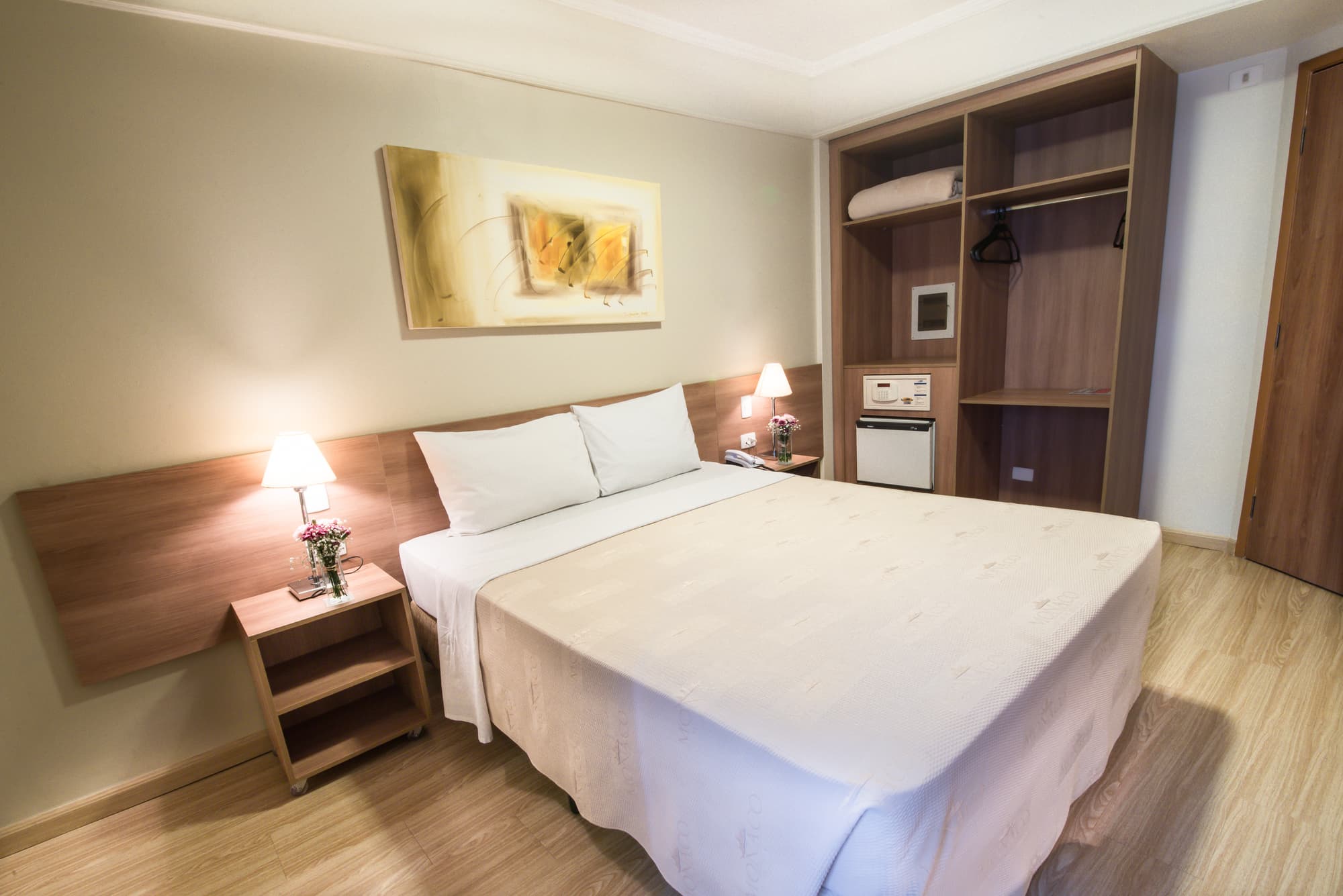 Summit Hotel Monaco, Room