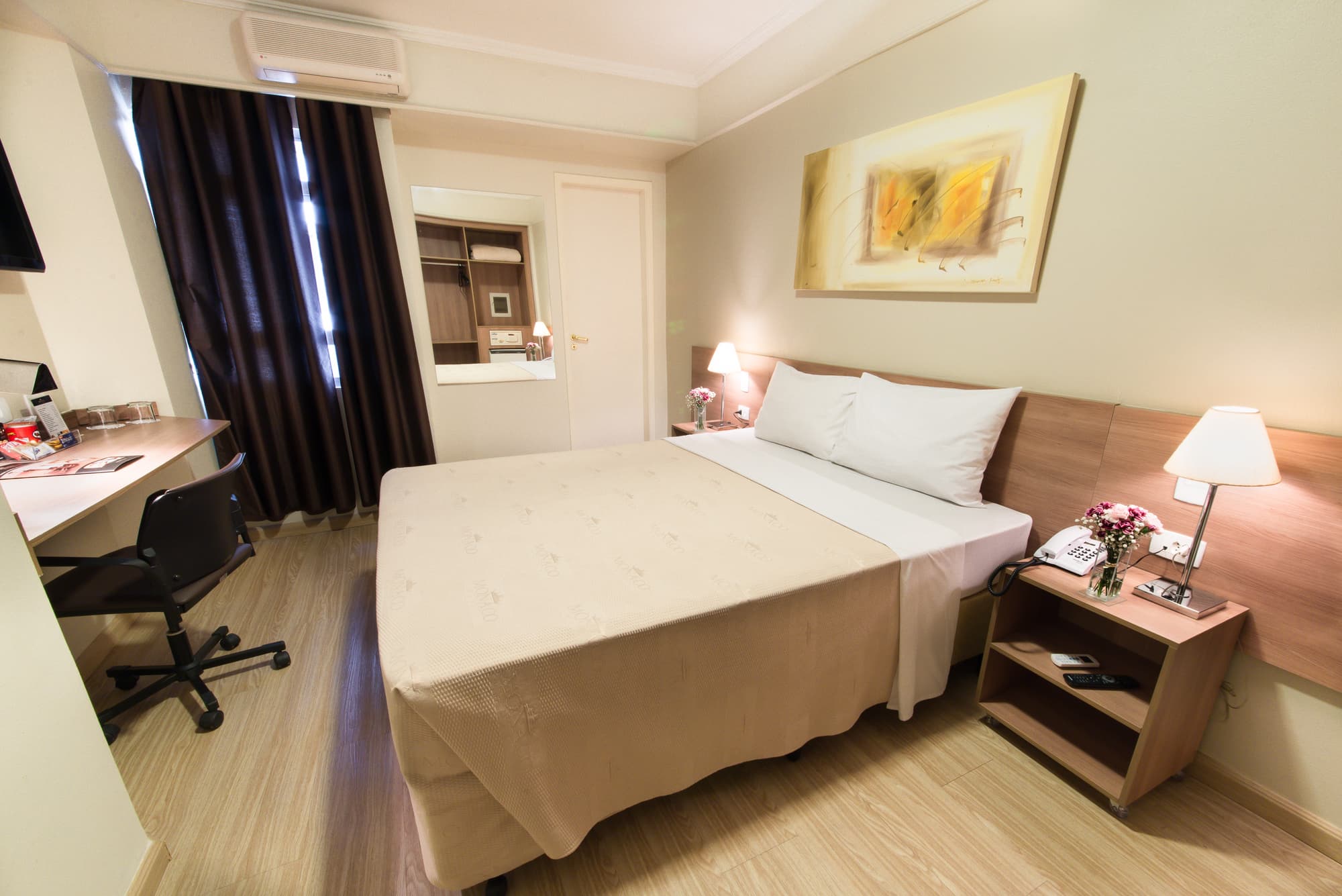 Summit Hotel Monaco, Room