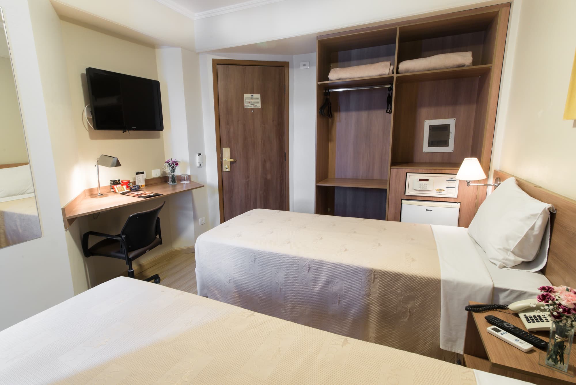 Summit Hotel Monaco, Room