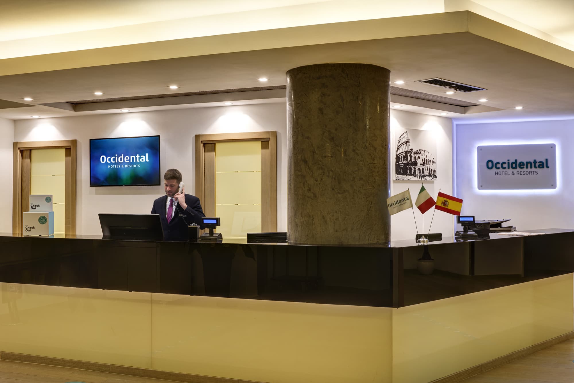 Occidental Aurelia, Lobby