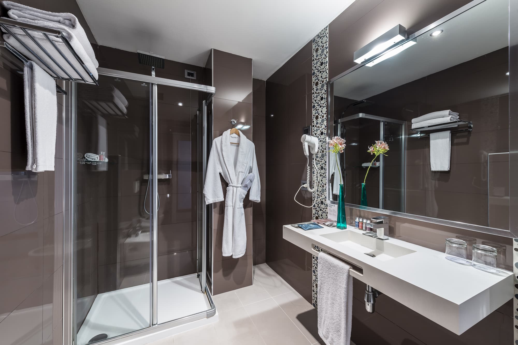 Occidental Aurelia, Room