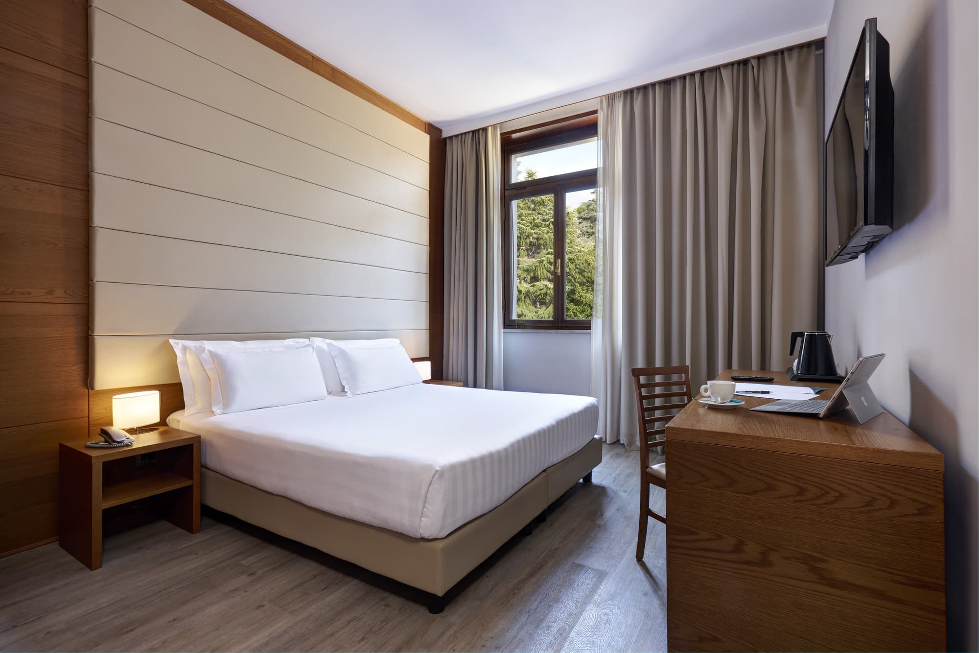 Occidental Aurelia, Room