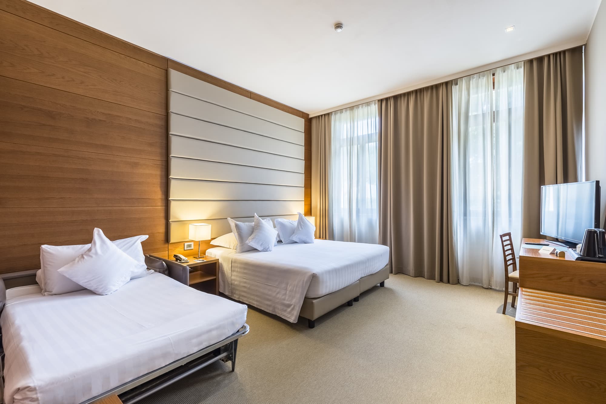 Occidental Aurelia, Room