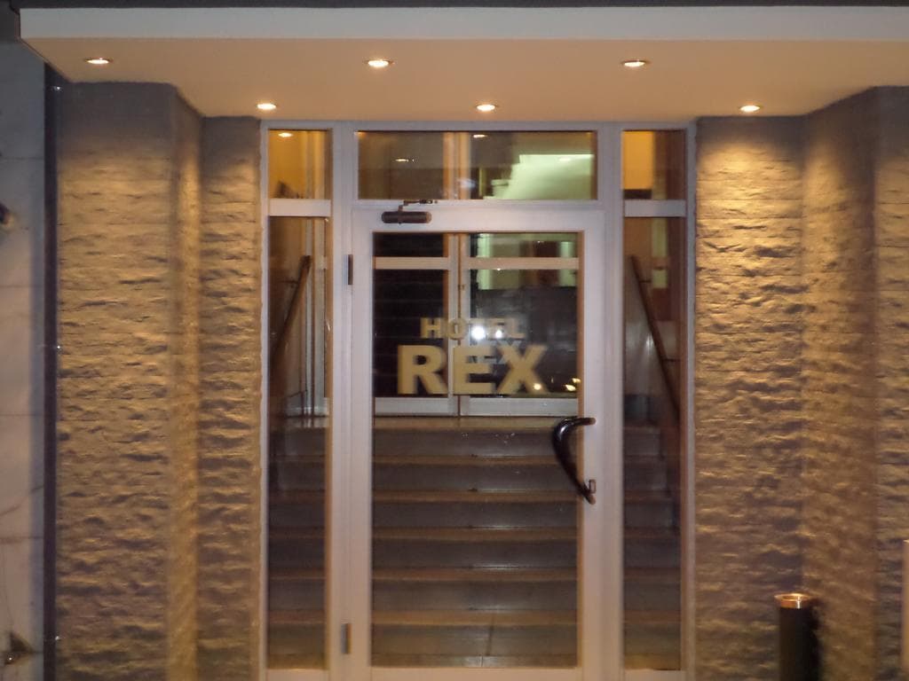 Rex, Lobby
