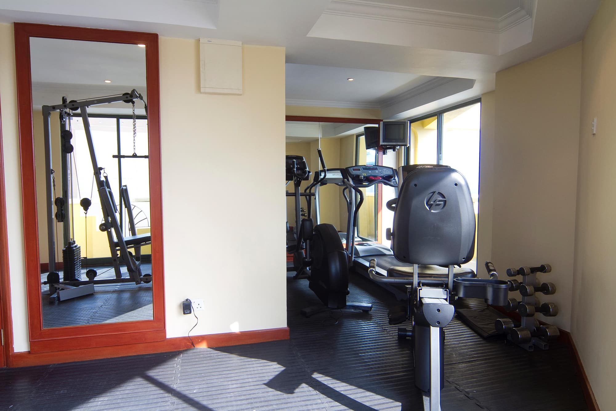 Mookai Hotel, Sports and Entertainment