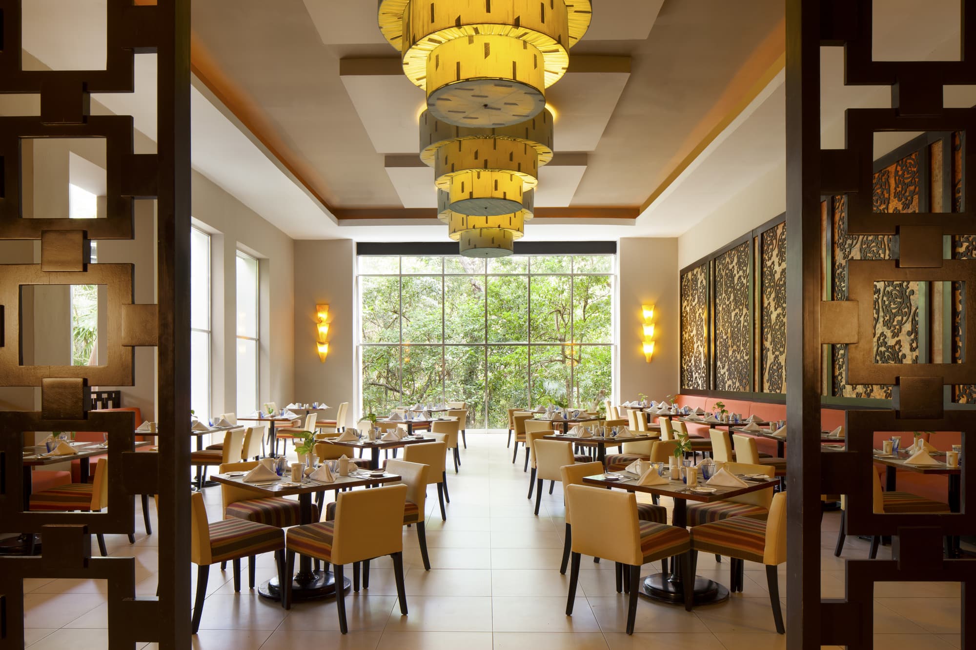 The Fives Beach Hotel & Residences, Restaurant