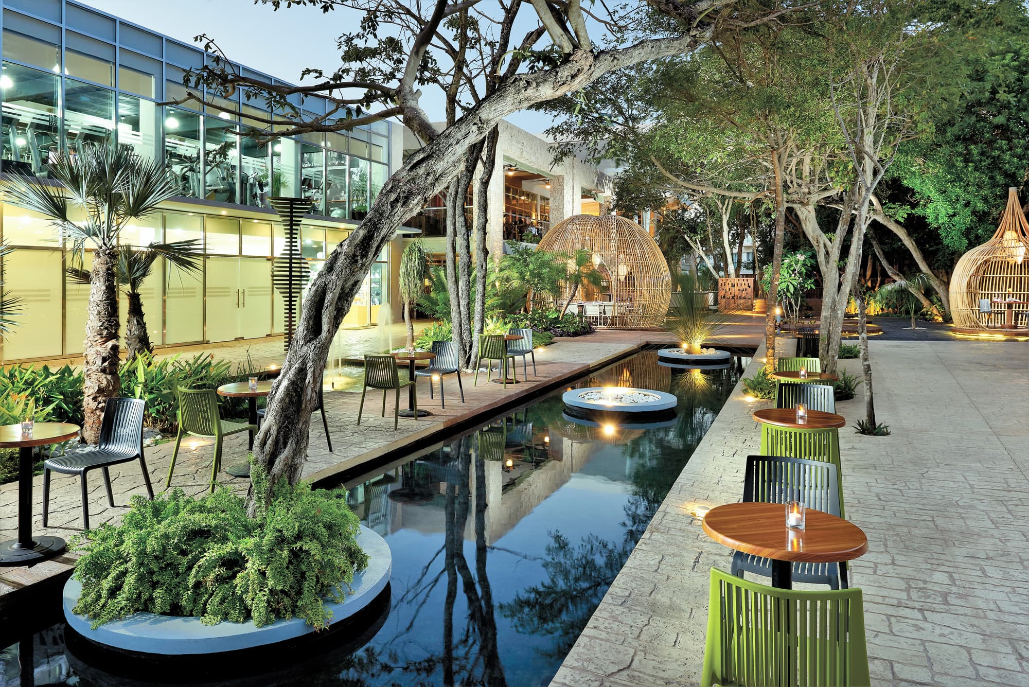 The Fives Beach Hotel & Residences, Terrace