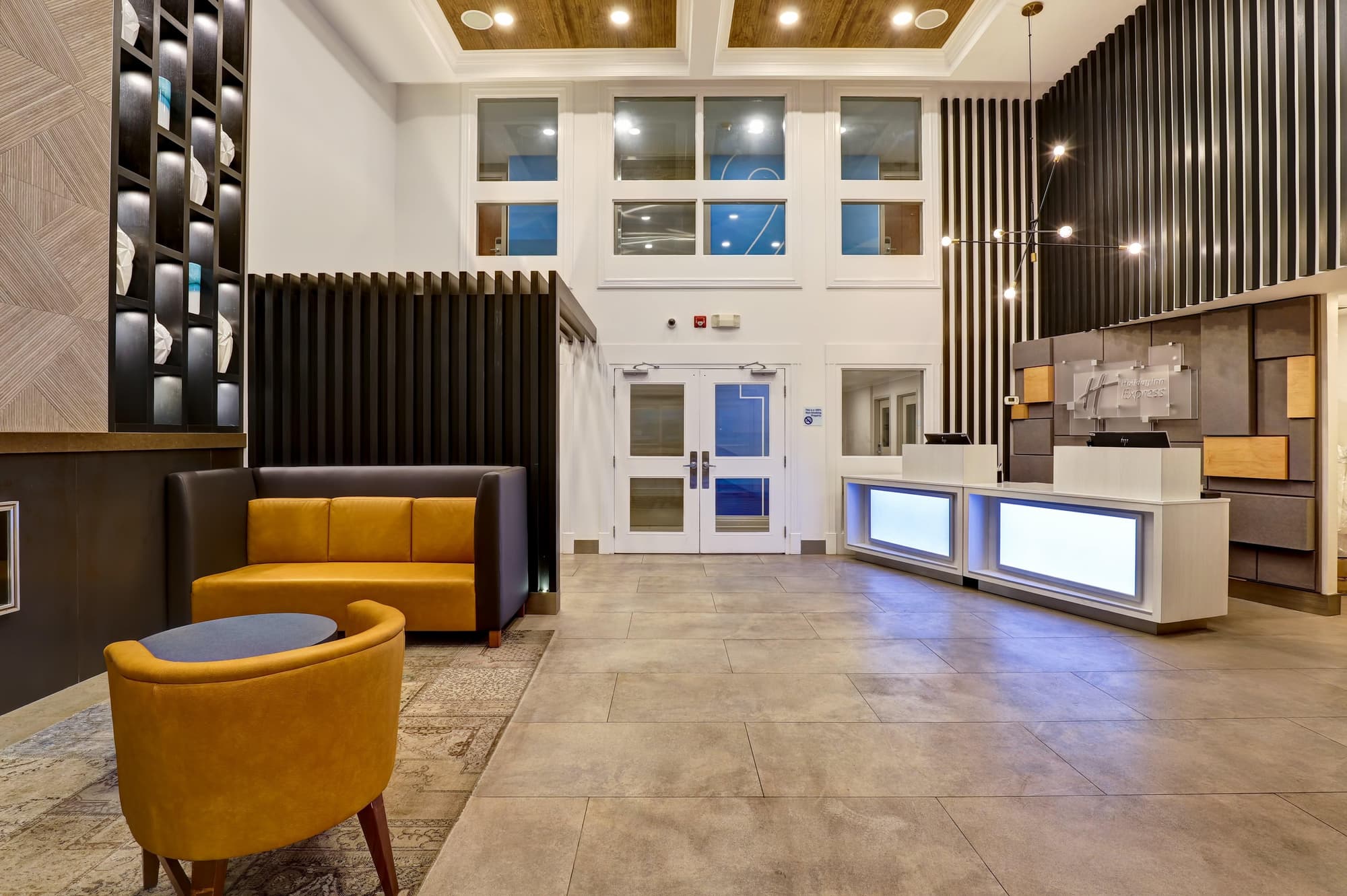 Holiday Inn Express Whitby Oshawa, Lobby