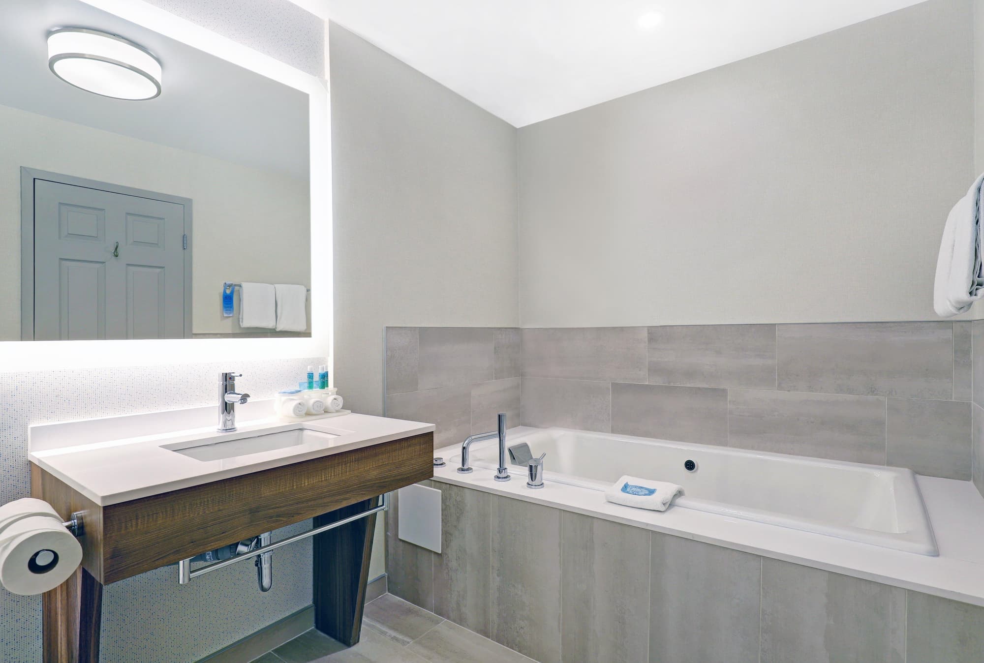 Holiday Inn Express Whitby Oshawa, Room