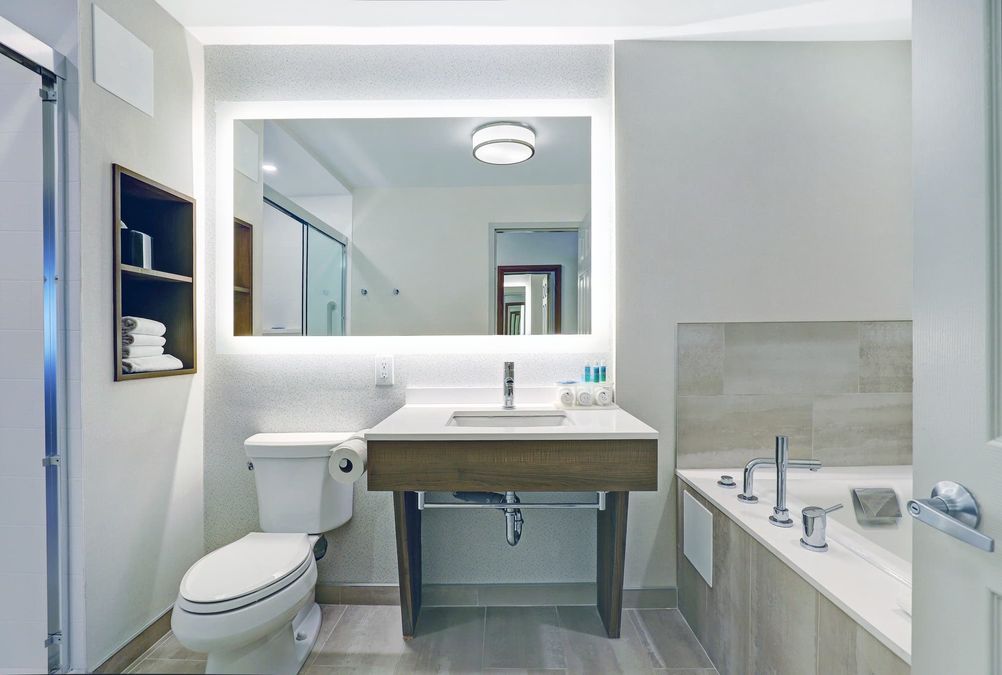 Holiday Inn Express Whitby Oshawa, Room