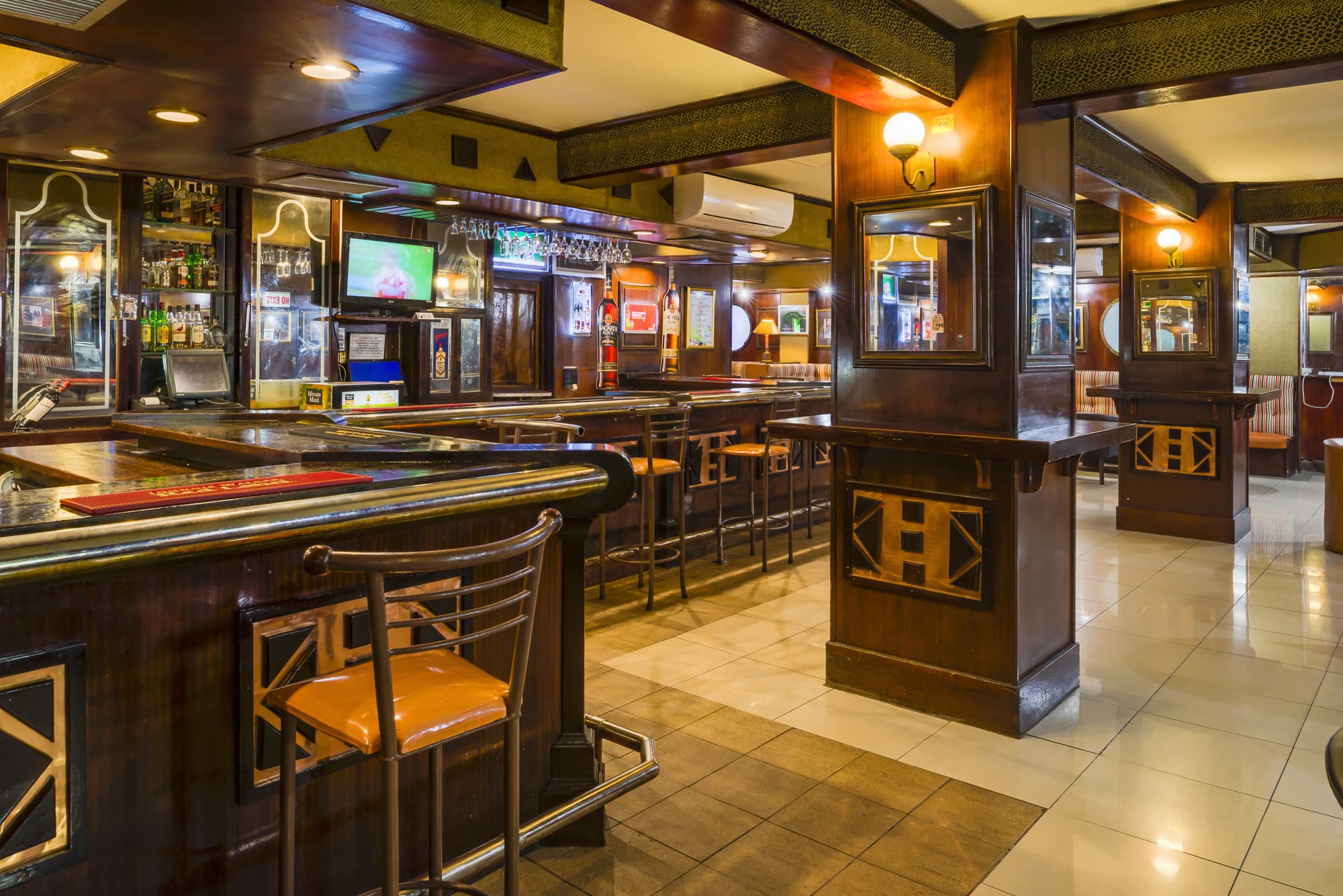 Bulawayo Rainbow, Bar