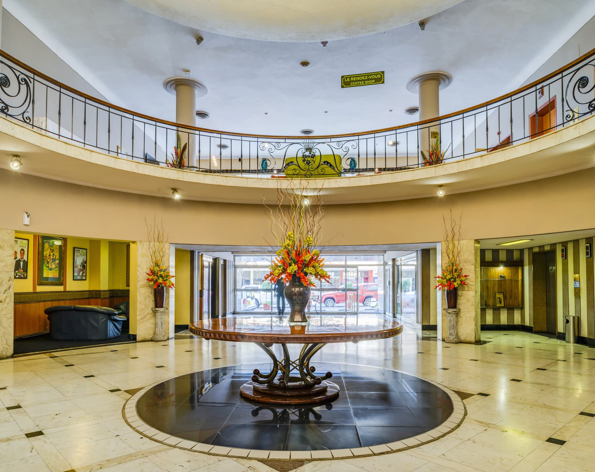 Bulawayo Rainbow, Lobby