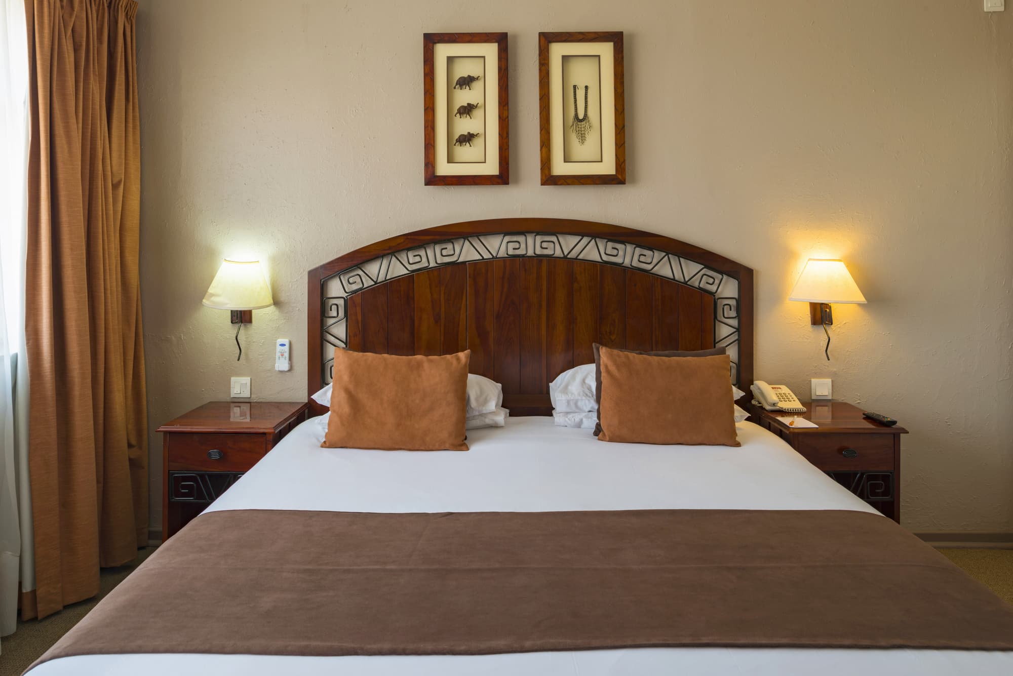 Bulawayo Rainbow, Room