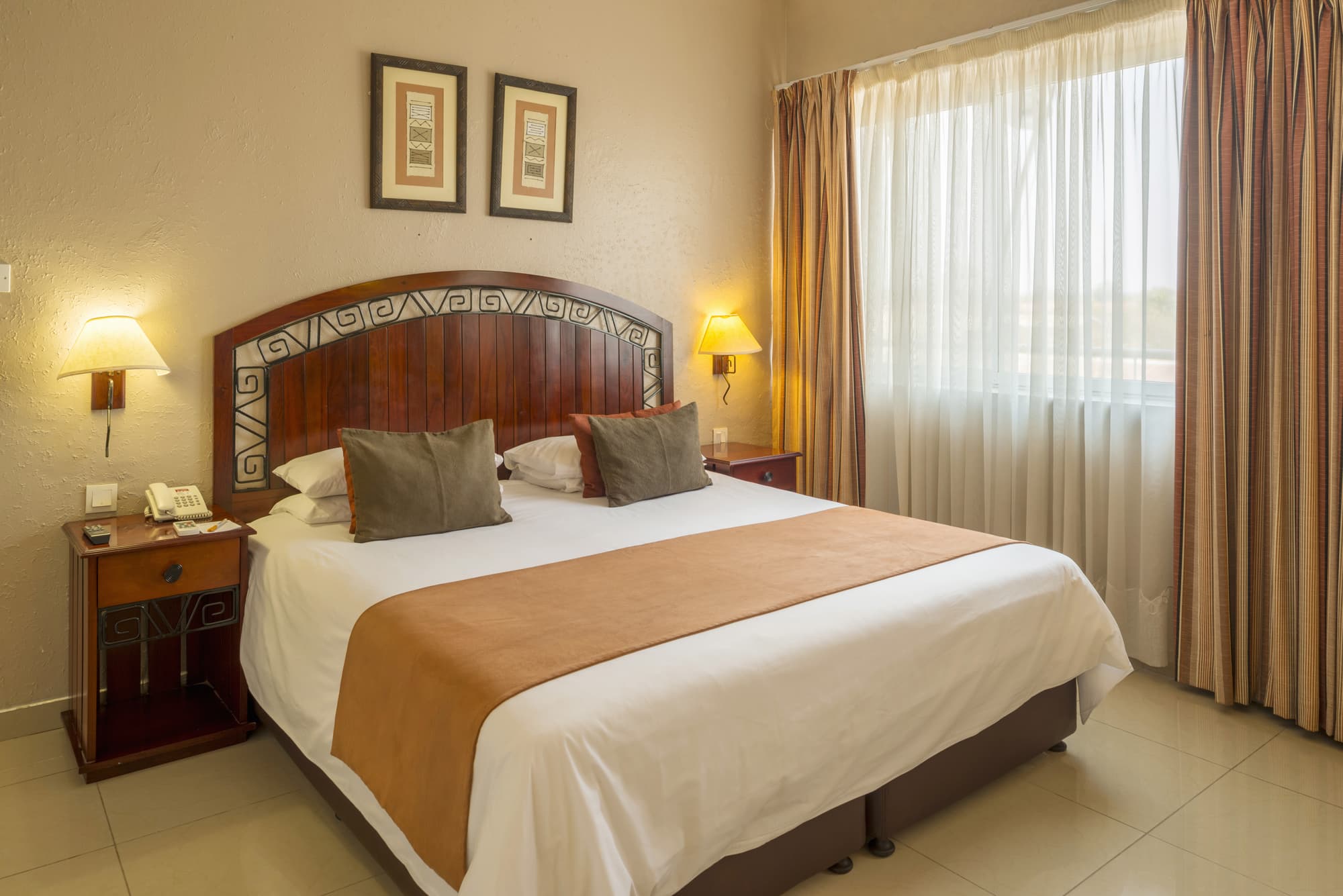 Bulawayo Rainbow, Room