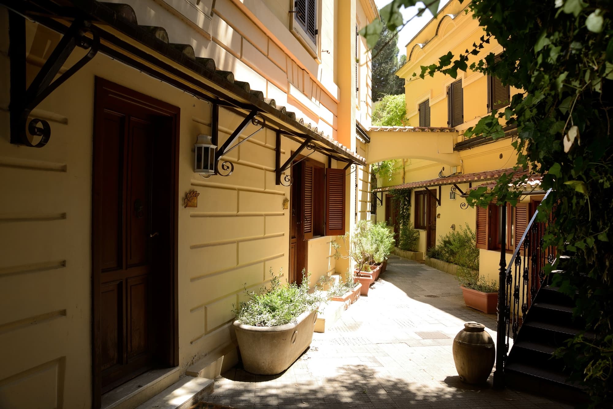 Rome Garden, Terrace