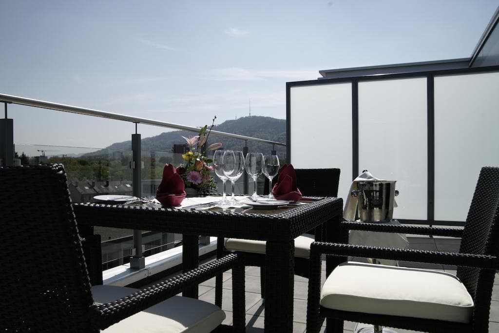 H+ Hotel Zurich, General view