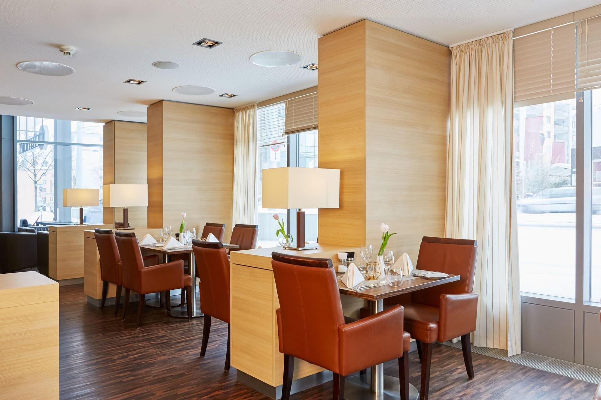 H+ Hotel Zurich, Lobby