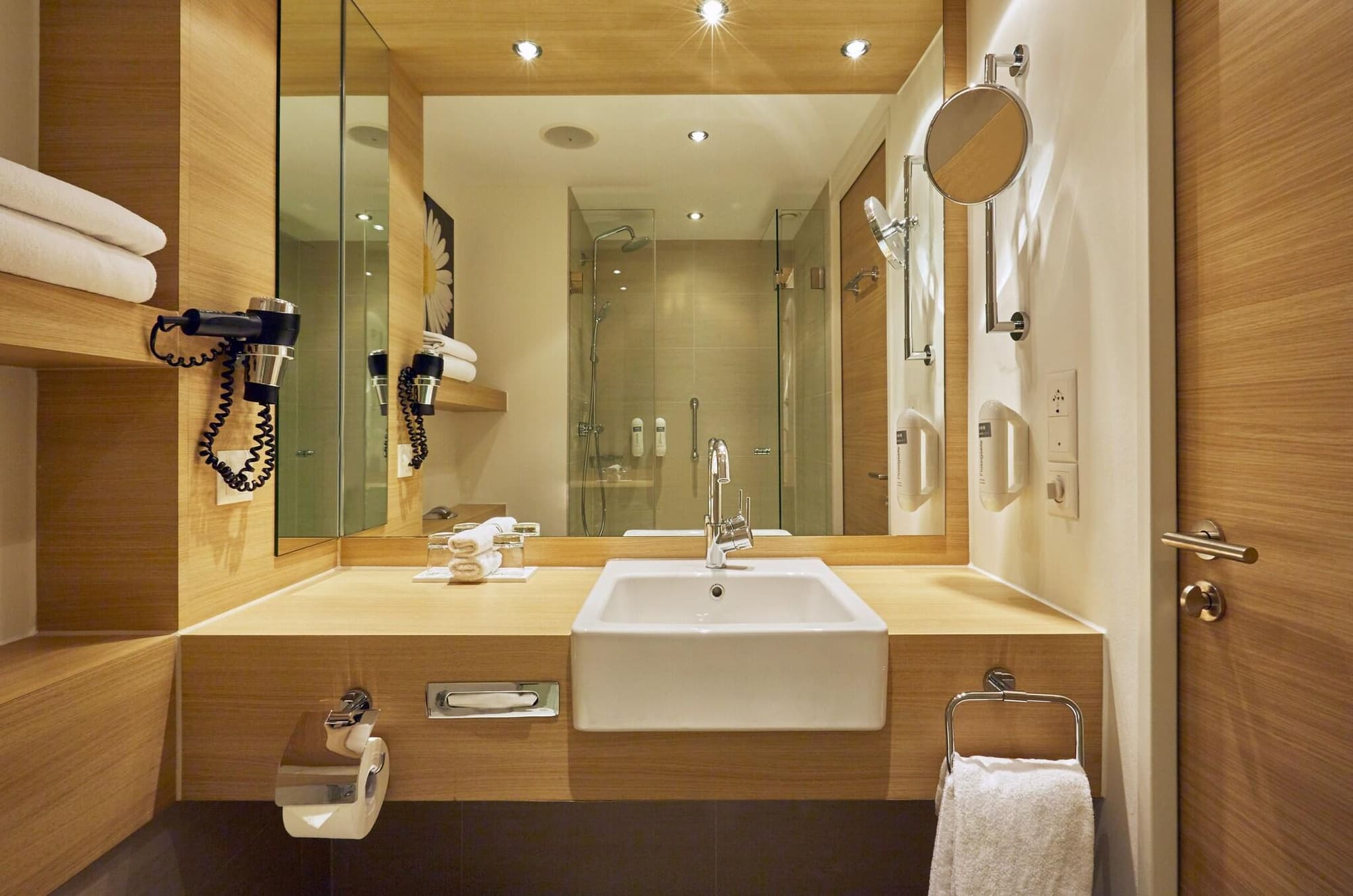 H+ Hotel Zurich, Room