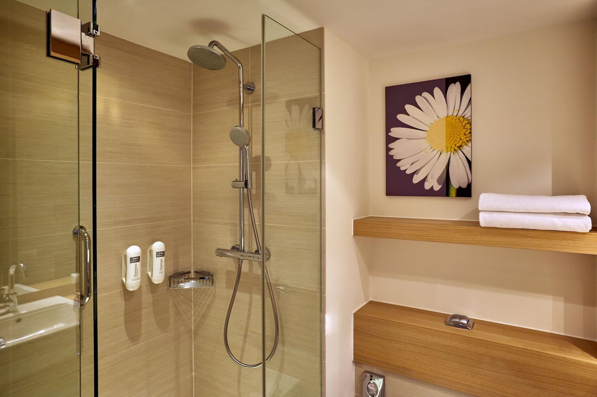 H+ Hotel Zurich, Room