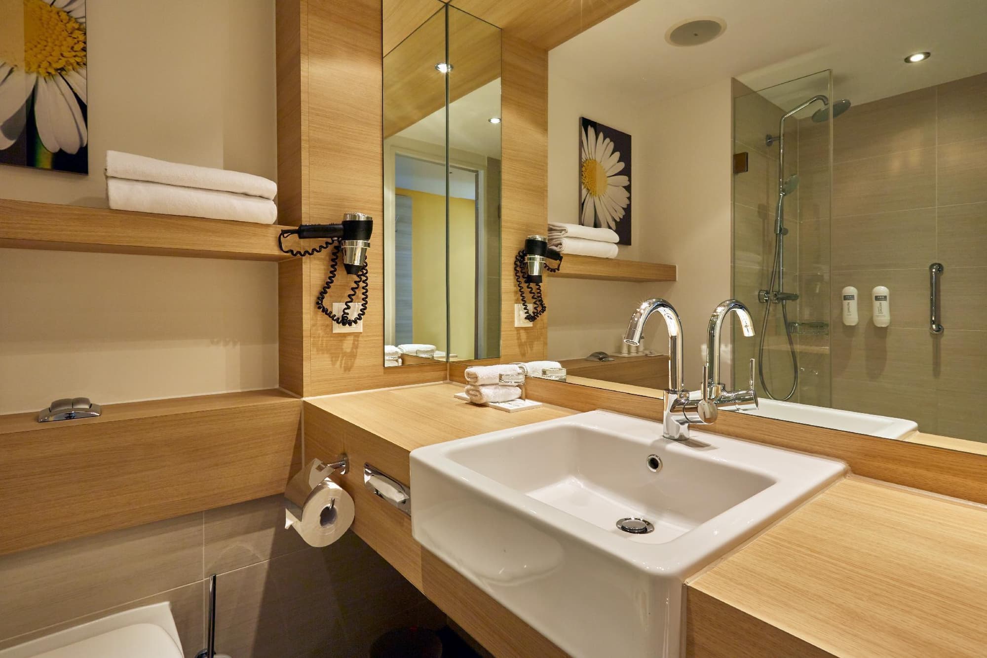 H+ Hotel Zurich, Room