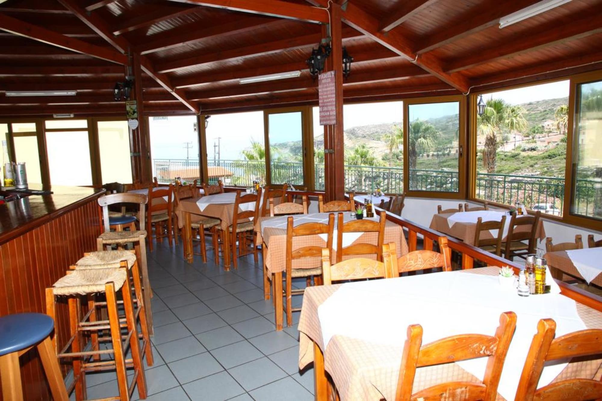 Camari Garden Hotel Apartments, Restaurant