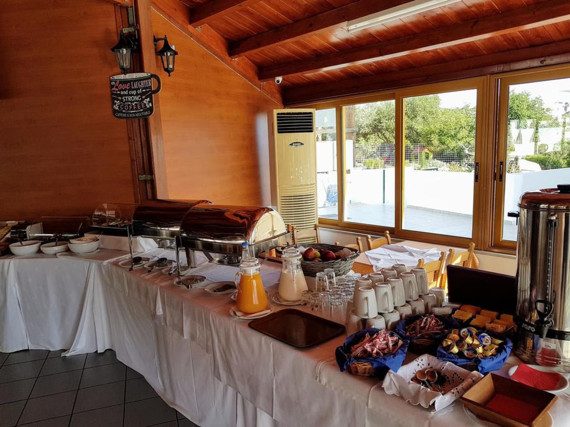 Camari Garden Hotel Apartments, Restaurant