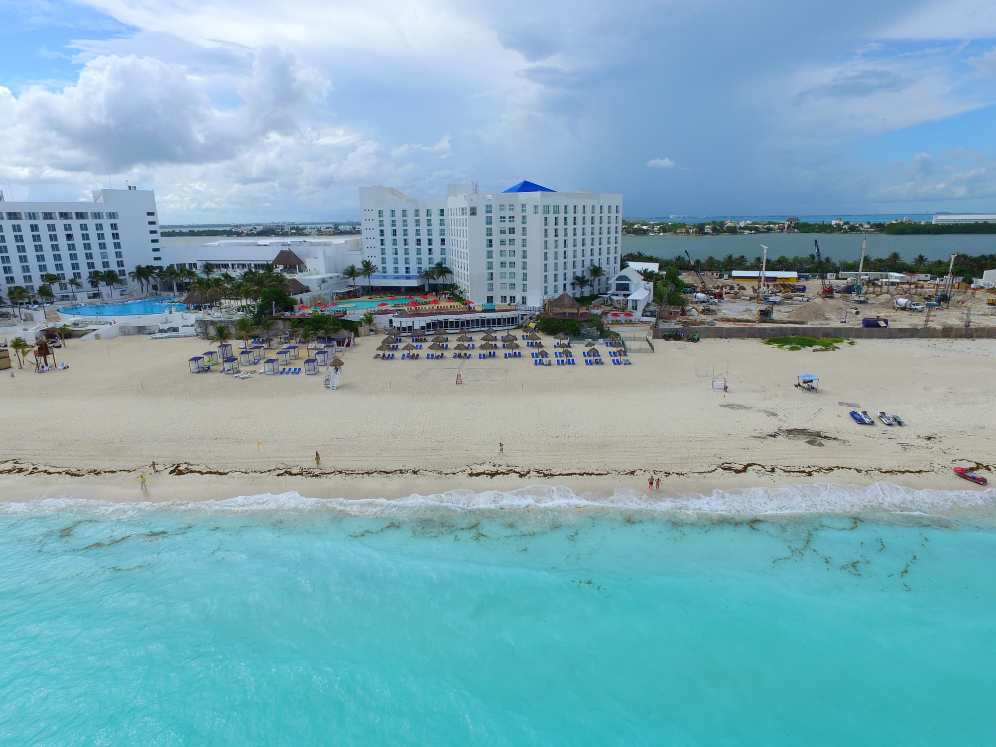 Sunset Royal Beach Resort, Beach