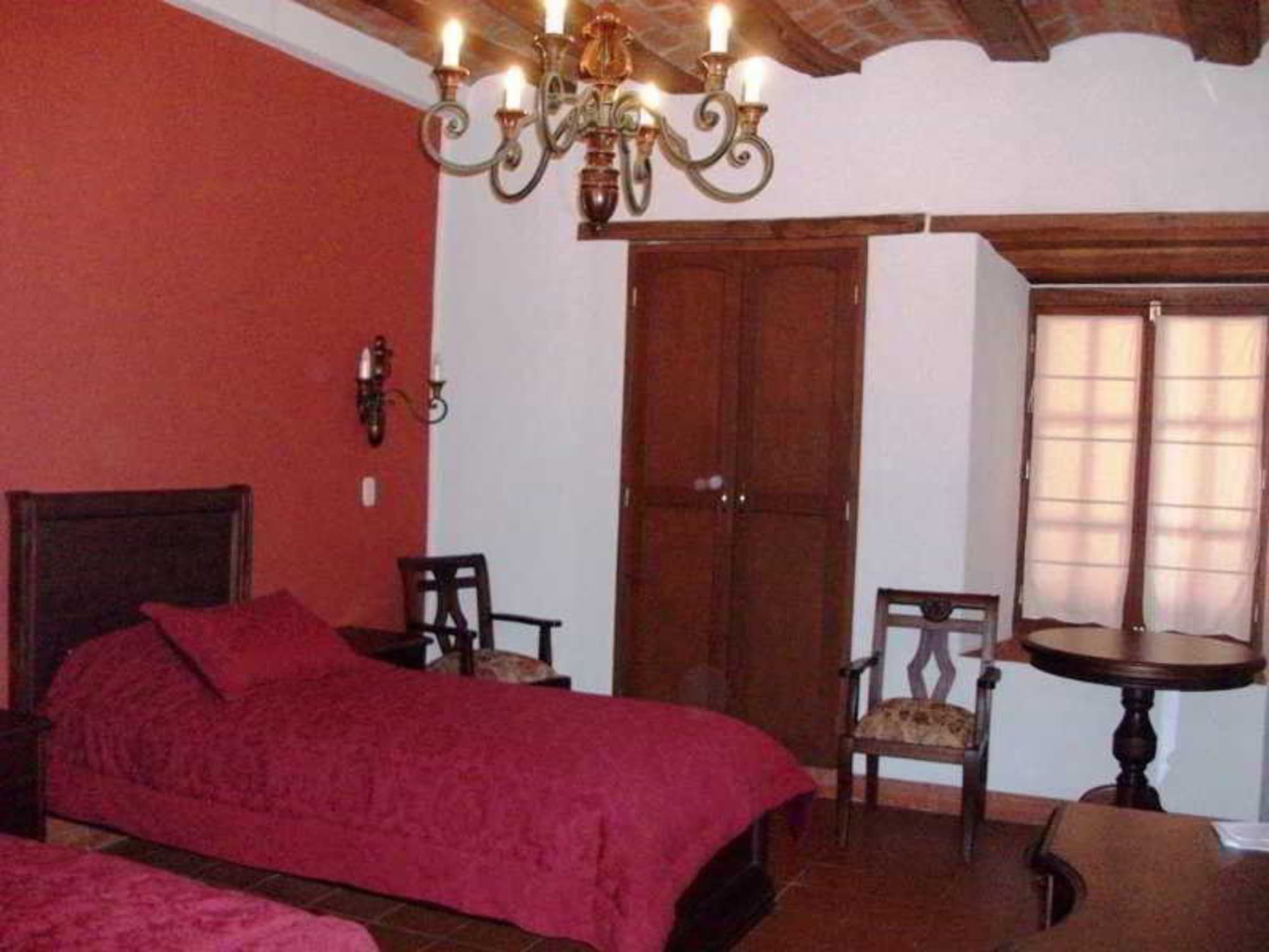Monasterio, Room