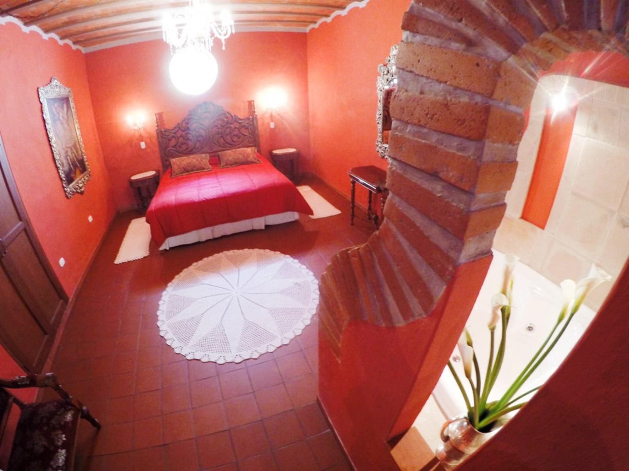 Monasterio, Room