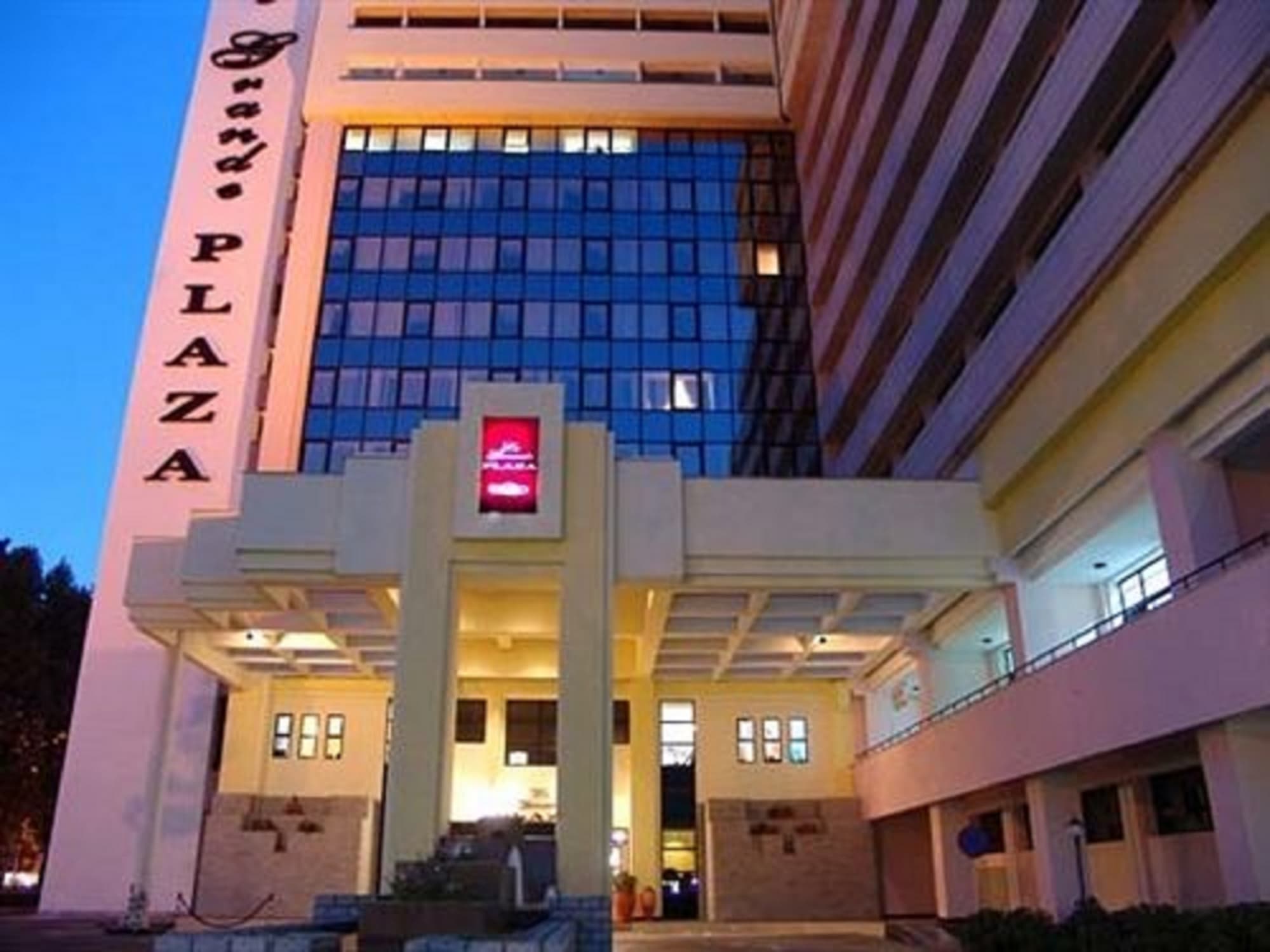 Le Grande Plaza Hotel, General view